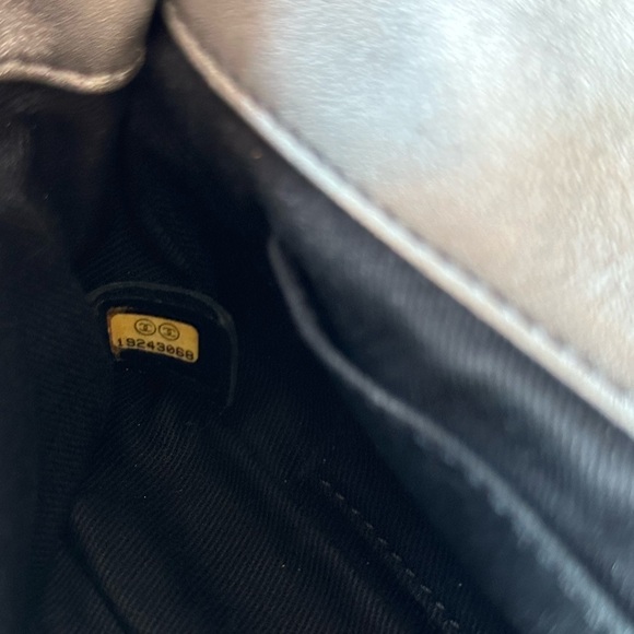 CHANEL Silver Quilted Shoulder Bag - Picture 8 of 10